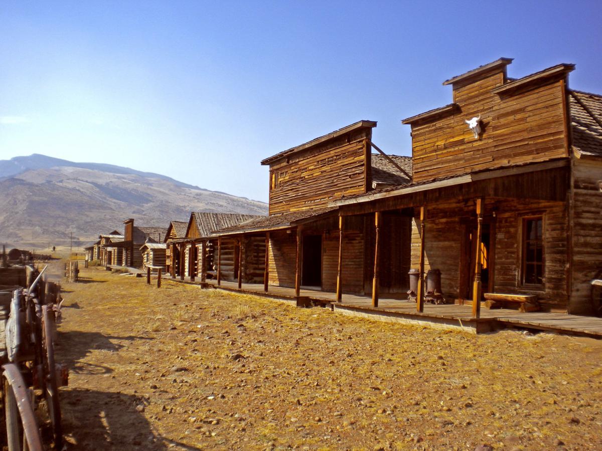 Getaway Guide: Spend the Weekend Exploring Yellowstone National Park