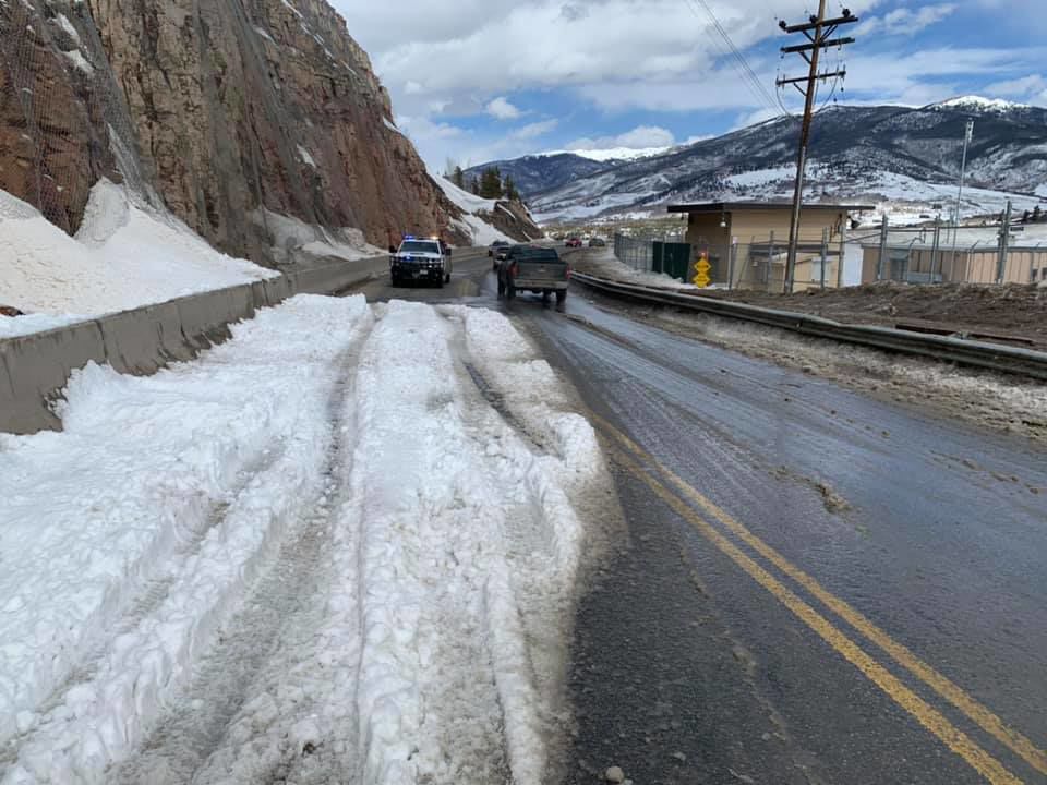 Ski country road “closed until further notice” following rockslide, avalanche in Colorado