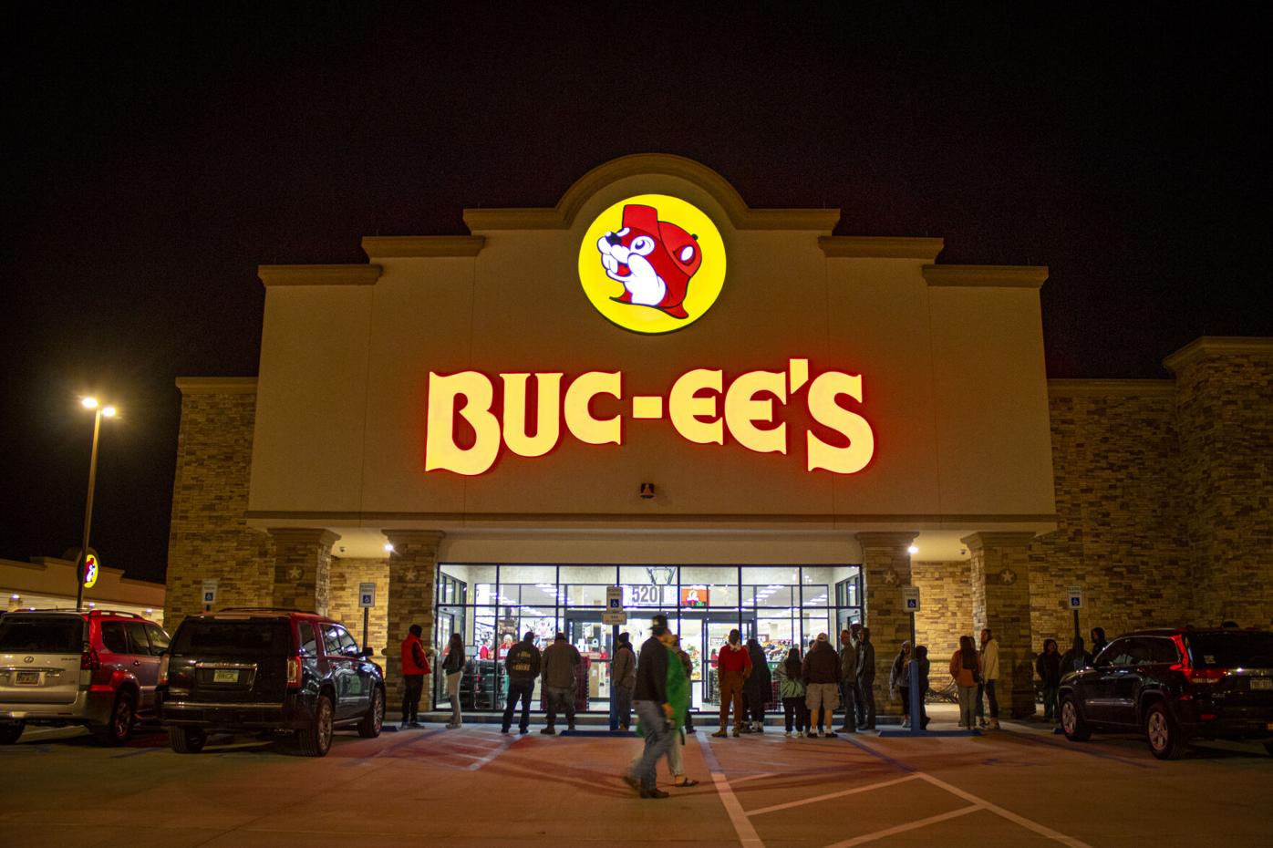 A line outside Colorodo's first Buc-ee's on opening day
